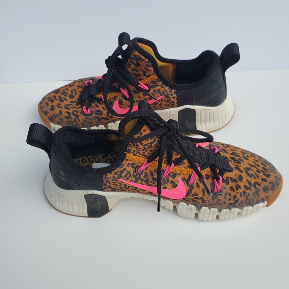 Nike Metcon 3 Training Leopard Print Sneakers - Black and Pink Size 8 Womens - Picture 2 of 7